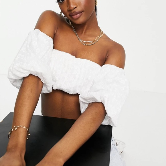 NA-KD Tops - NWOT NA-KD off-the-shoulder embroidered crop top